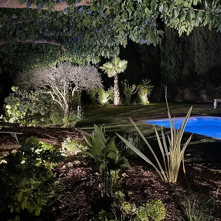 Au Calme Avec Piscine Chauffee Chateaurenard