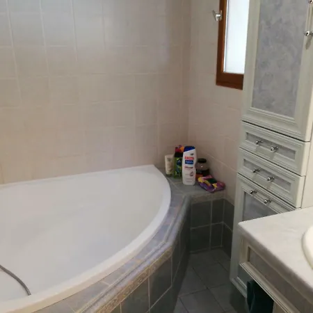 Au Calme Avec Piscine Chauffee Villa