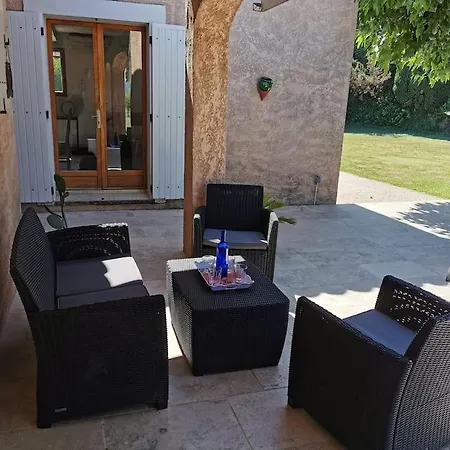 Au Calme Sous Les Muriers Châteaurenard