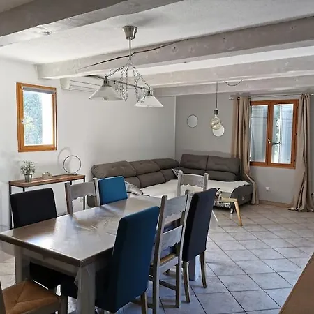 Au Calme Sous Les Muriers Châteaurenard